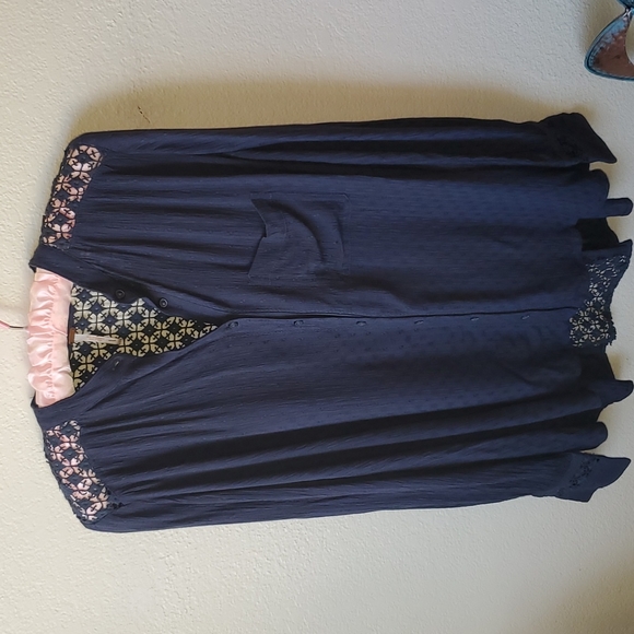 Free People Oversized Victorian, vintage-inspired design look at all this detail - Picture 10 of 16